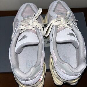 New Balance 9060 lightly worn size 6.5